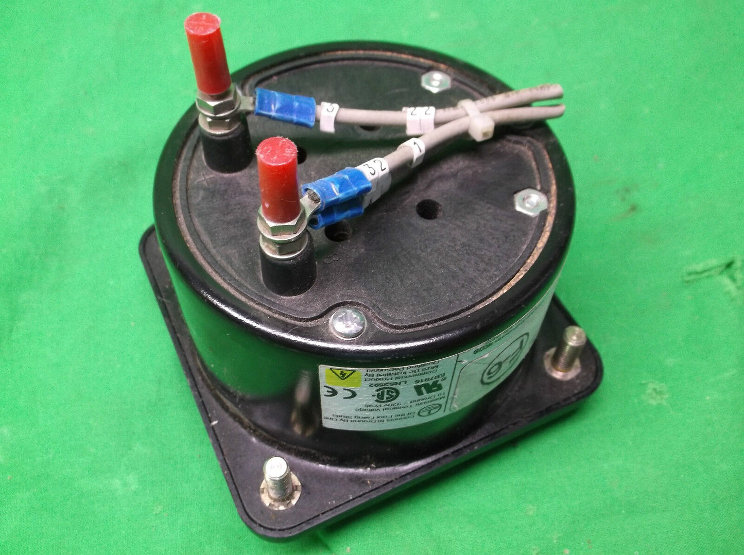 CROMPTON INSTRUMENTS PANEL METER 077-05FA-LSWA-C6 0/5 AMPS AC 0/12 KILOAMPS