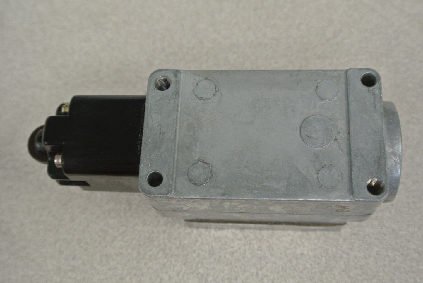 GENERAL ELECTRIC CR9440K1M1 TRACK-PUSH LIMIT SWITCH 10A, 600V - NEW SURPLUS