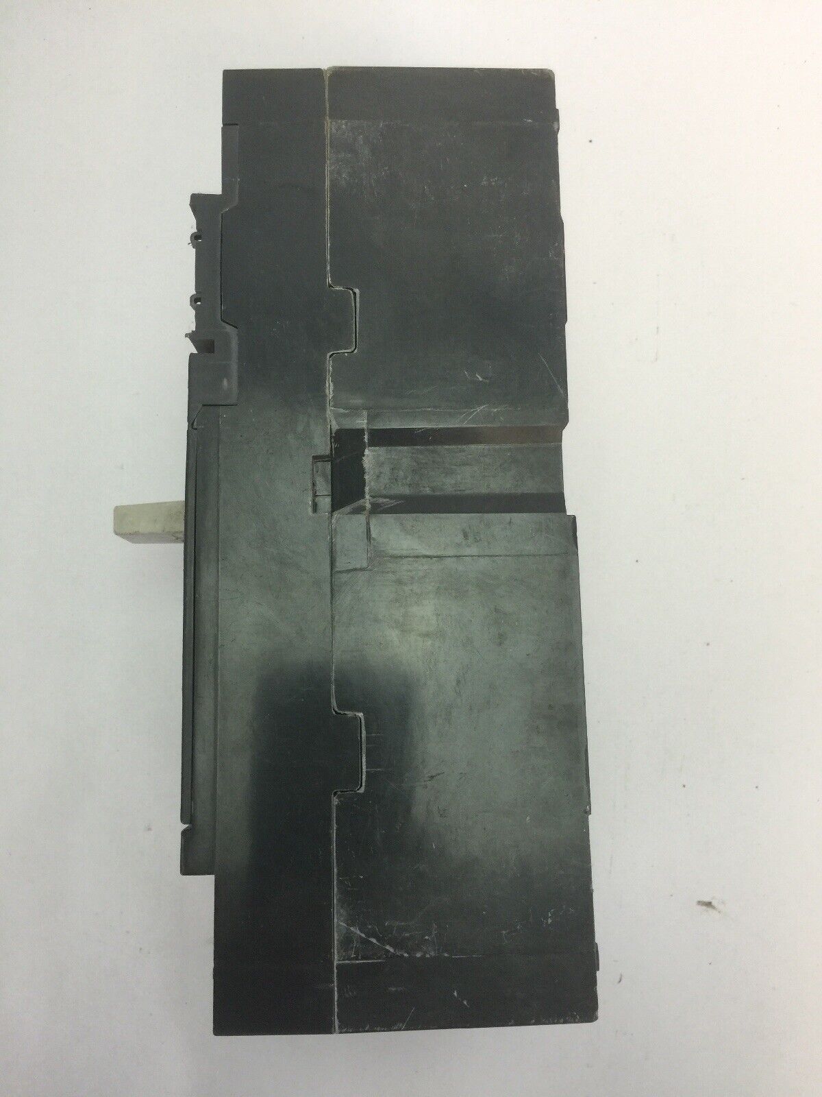 GE SGDA36AN0600 CIRCUIT BREAKER 600VAC 600A 3P SPECTRA RMS SGDA36A00060 TRIP