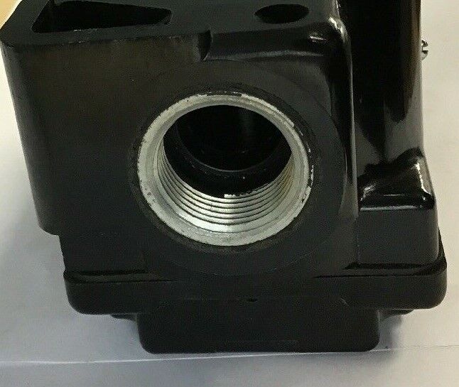 CUTLER HAMMER 10250H658A PUSH BUTTON STATION NEMA4&5 STANDARD DUTY 600V