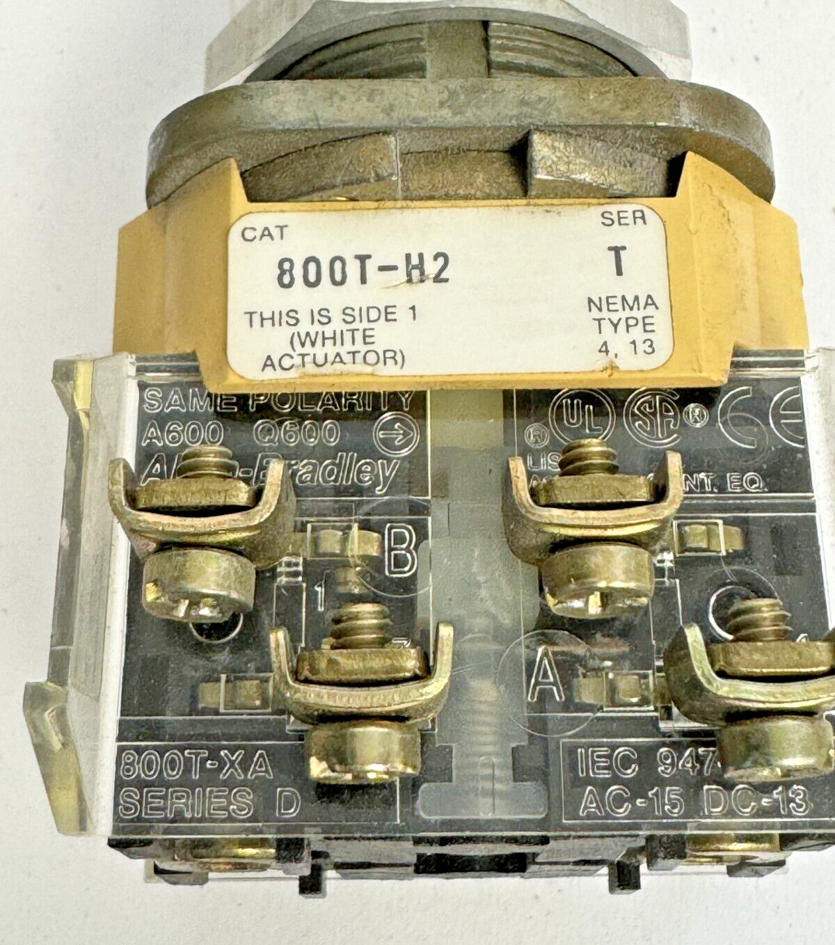ALLEN-BRADLEY - 800T-H2 SER. T - SELECTOR SWITCH W/ CONTACT BLOCK