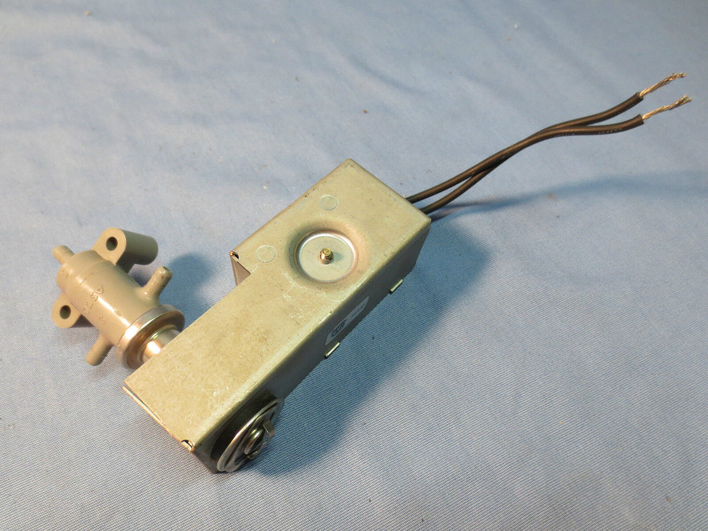 HONEYWELL RP417A1009-1 120VAC SOLENOID VALVE 50PSI, 5.7W