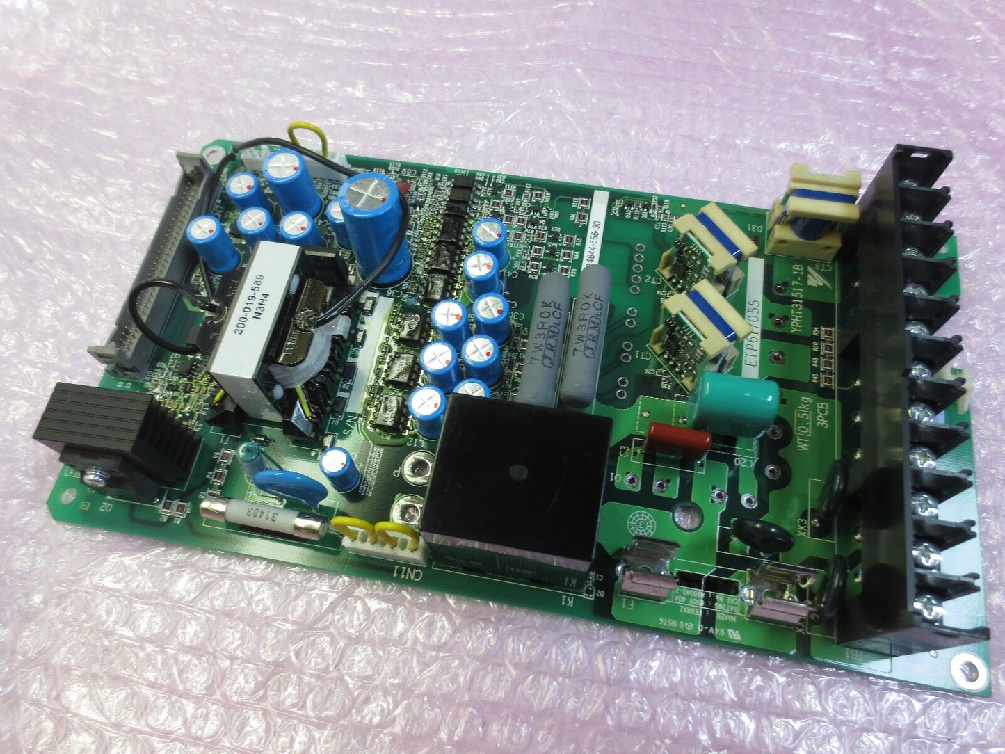 YASKAWA YPHT31517-1B / F7A25P5 FREQ. CONVERTER DRIVER BOARD 220V 3PH 5.5KW