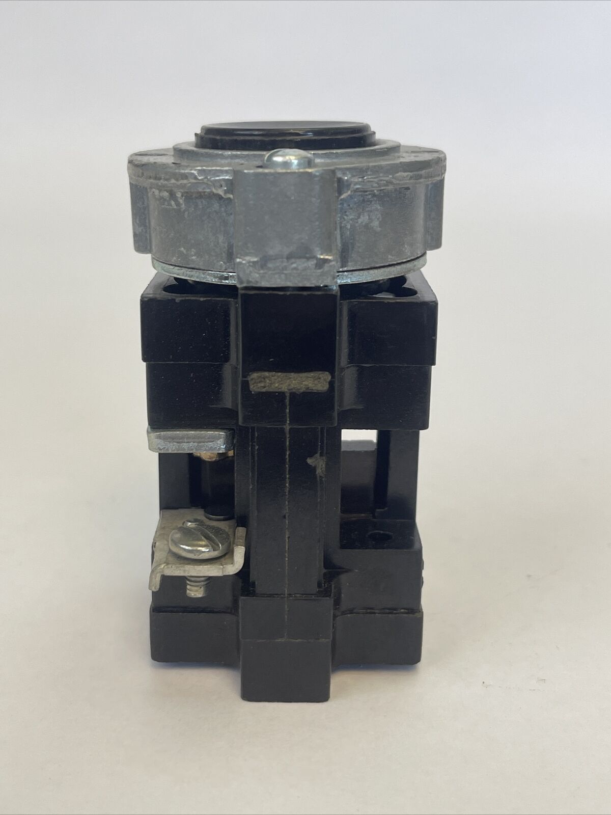 CUTLER HAMMER 10250H479-12 1076 PUSHBUTTON OPERATOR BLACK P.B. BASE MTG.
