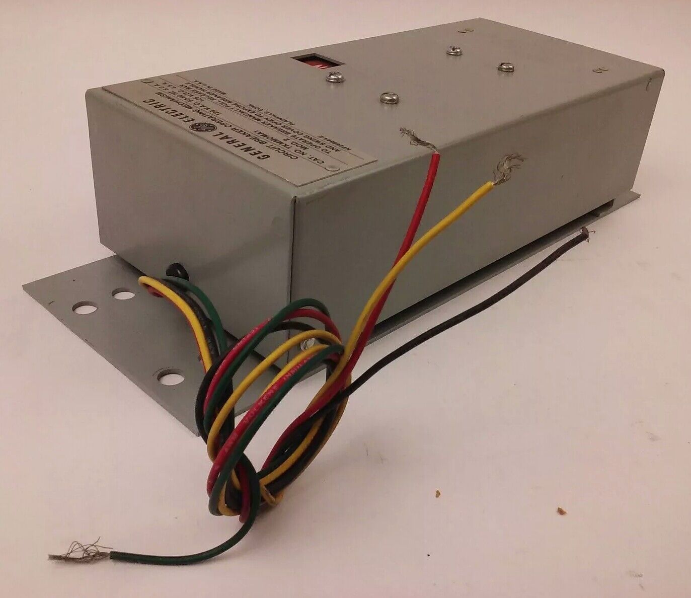 GE, TKMMOMA1, MOD 2, CIRCUIT BREAKER OPERATING MECHANISM, 120V- 50/60-6A, NEW