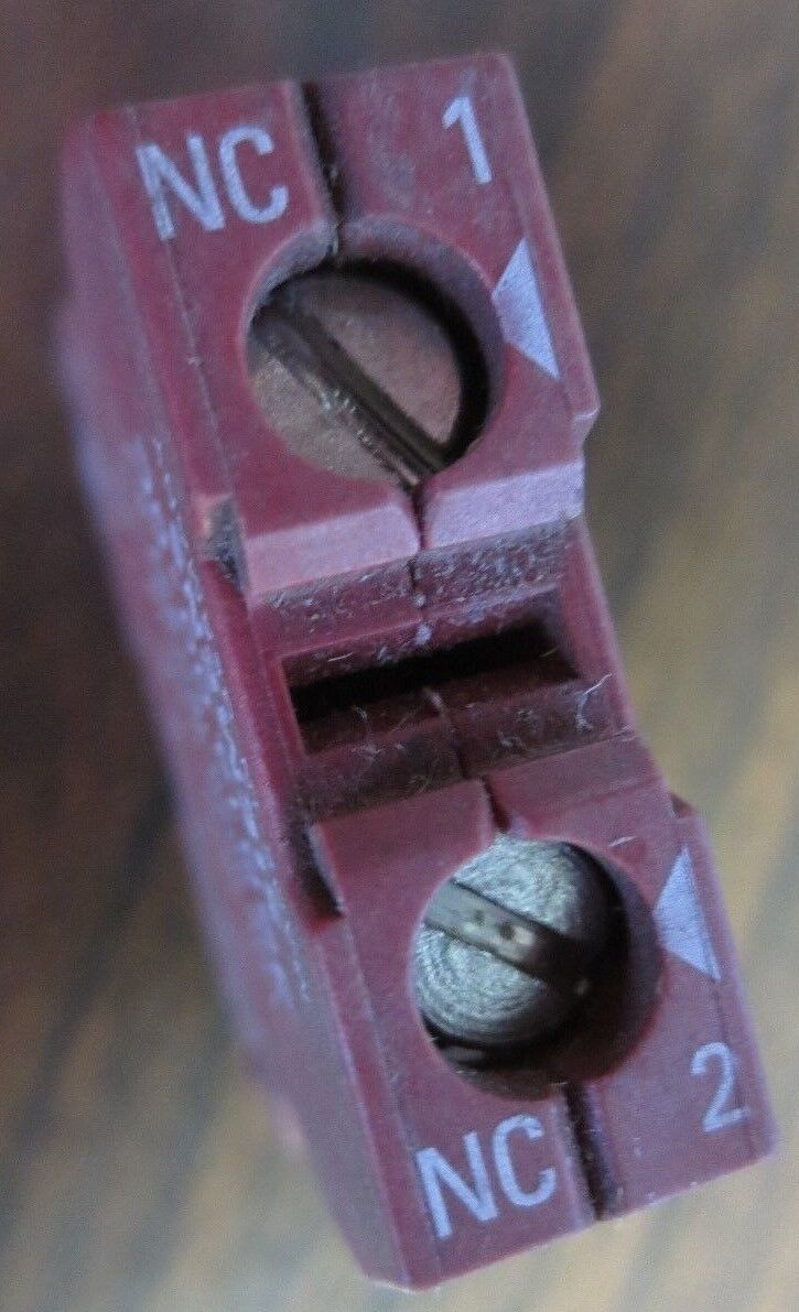 SIEMENS 3SB1400-0C PUSH BUTTON CONTACT BLOCK - USED