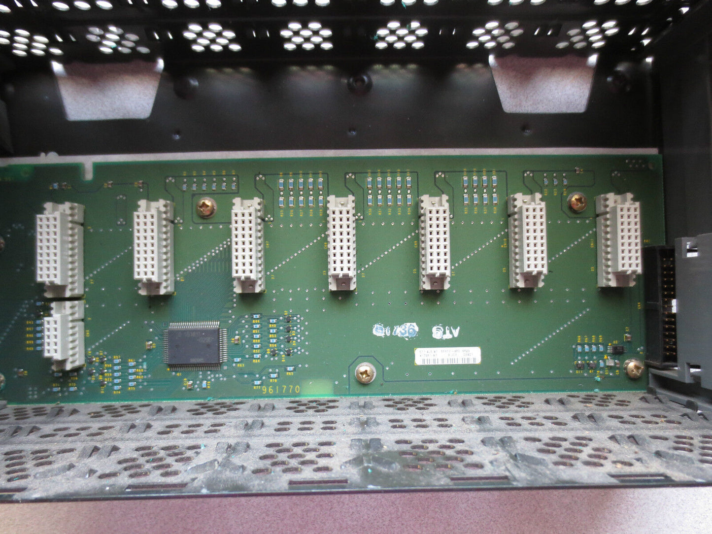 ALLEN-BRADLEY 1746-P1 POWER SUPPLY in 1746-A7 CHASSIS / RACK