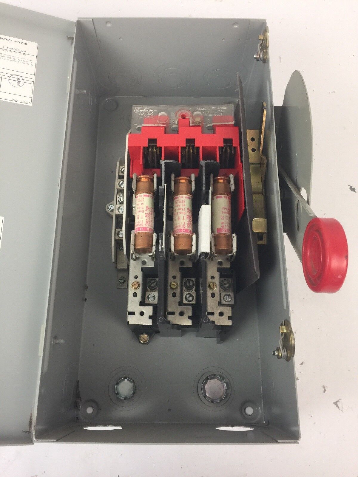 CUTLER HAMMER DH322NGK FUSIBLE HD SAFETY SWITCH 240VAC 250VDC 60AMP 3P TYPE 1