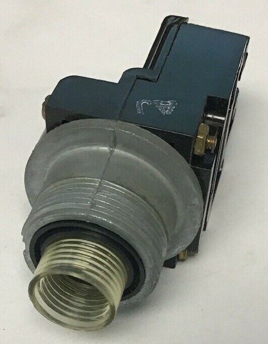 GE CR104A8123 OILTIGHT PUSHBUTTON W/O BUTTON 150V 1NO-1NC