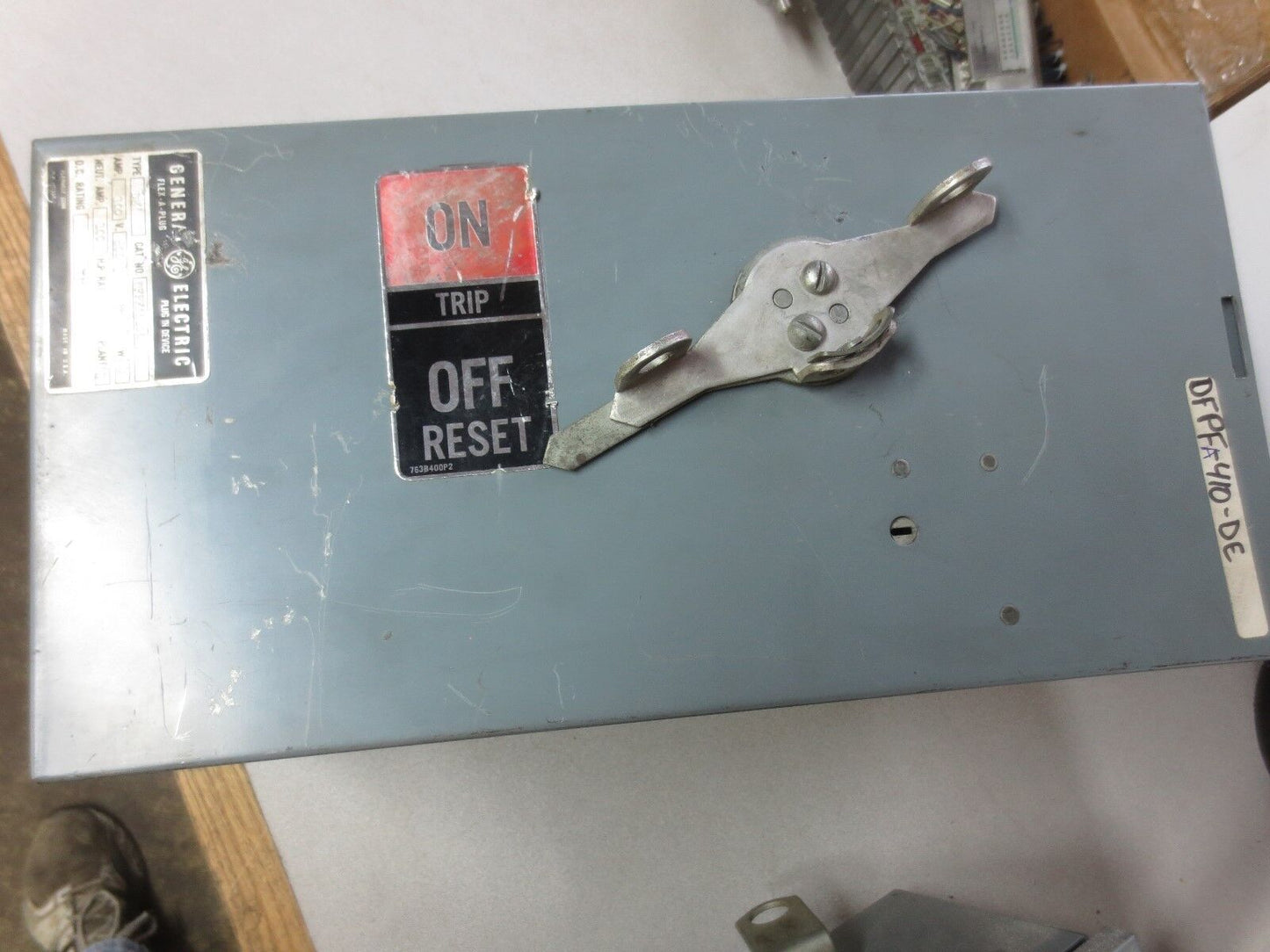 GENERAL ELECTRIC DFPFA410DE BUS PLUG / CIRCUIT BREAKER - 100A, 600V, 3P, 4W
