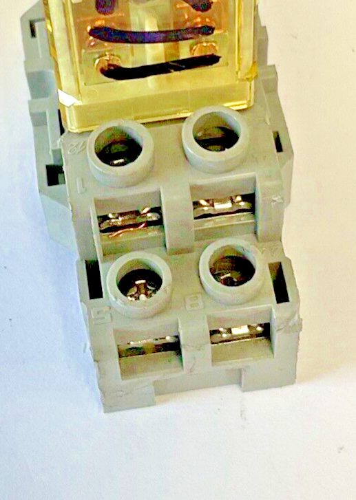 IDEC SH2B-05C RELAY SOCKET / RH2B-U RELAY 24VDC ***LOTOF2***