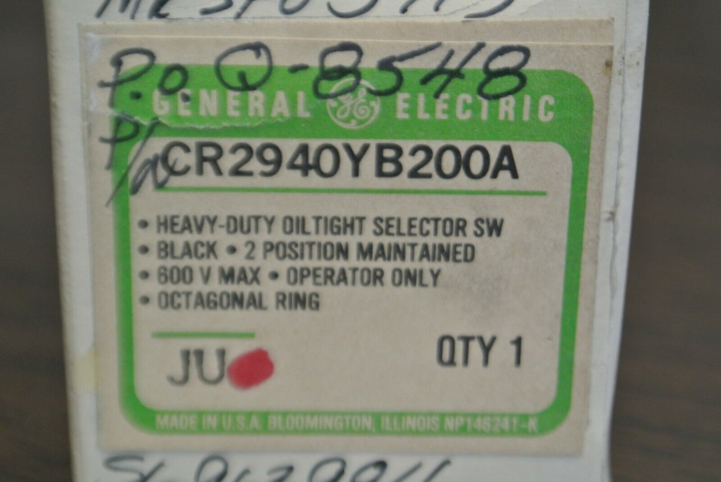 G.E. CR2940YB200A H.D. OILTIGHT SELECTOR SWITCH 2-POS. OPERATOR / NEW SURPLUS