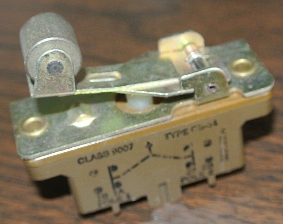 SQUARE D 9007 CB34-S1 SNAP SWITCH - 600V, 10A - NEW SURPLUS