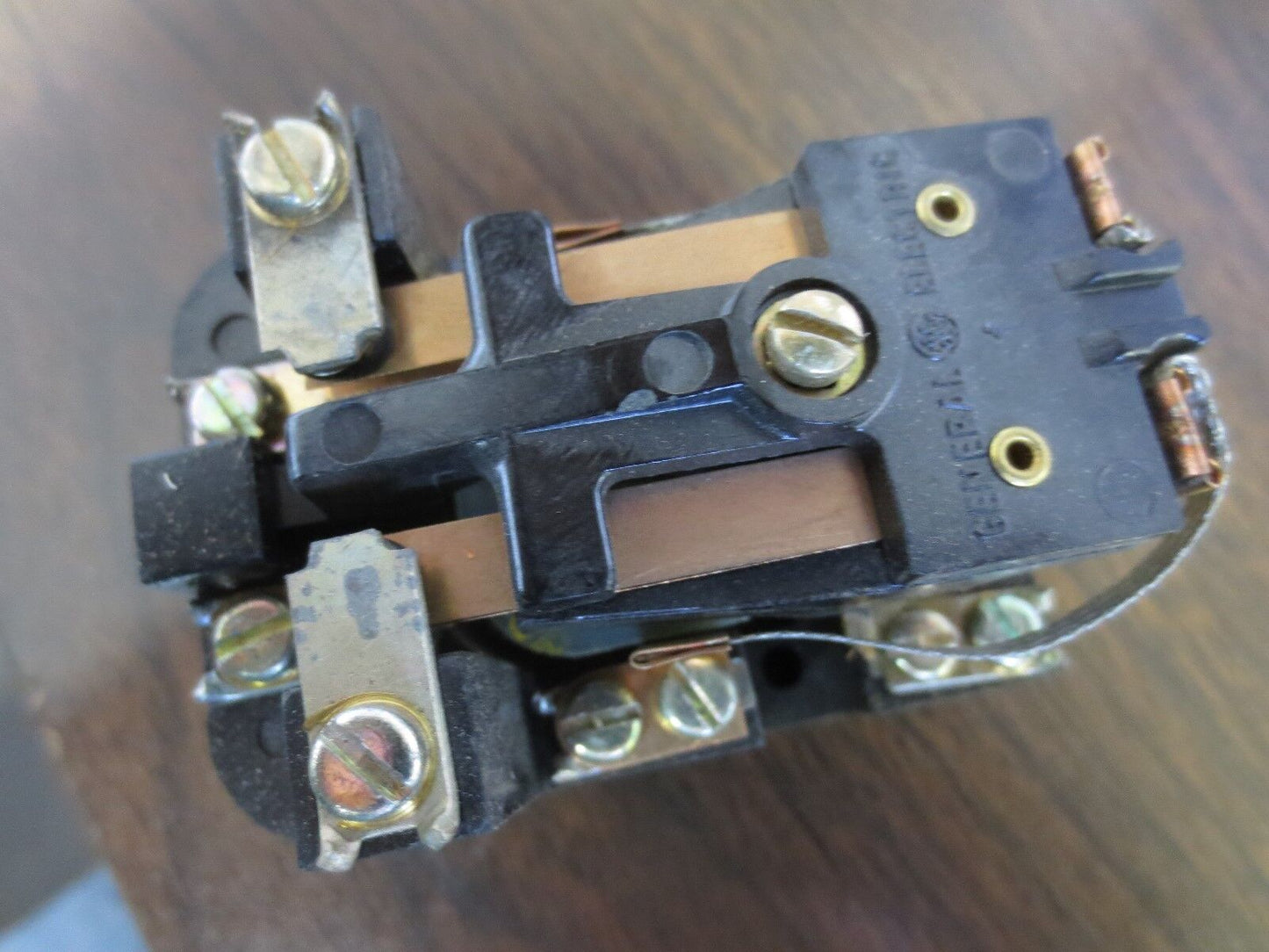 GENERAL ELECTRIC CR2790E100A23 GENERAL PURPOSE RELAY, 30A 32V 60Hz - NEW SURPLUS