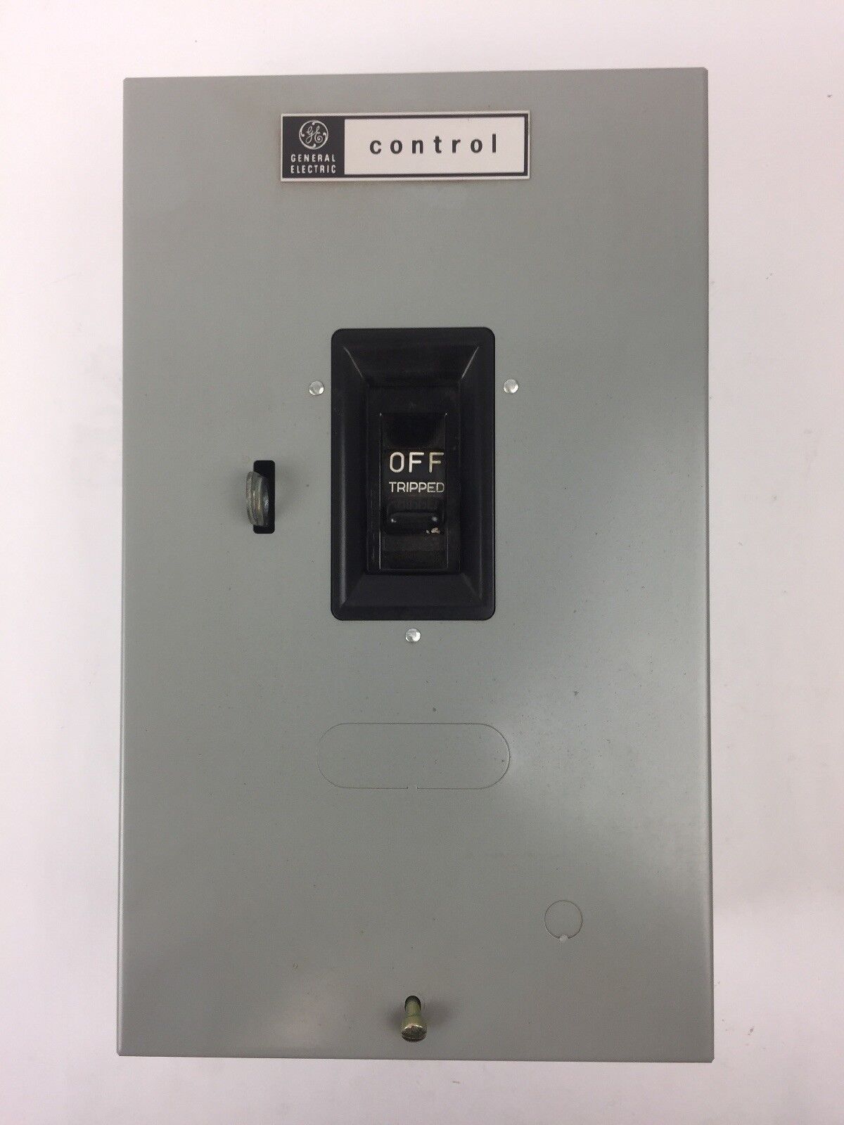 GE CR1062R5A MANUAL STARTER SER C TOGGLE OPERATED 230VAC TYPE 1 ENCLOSURE