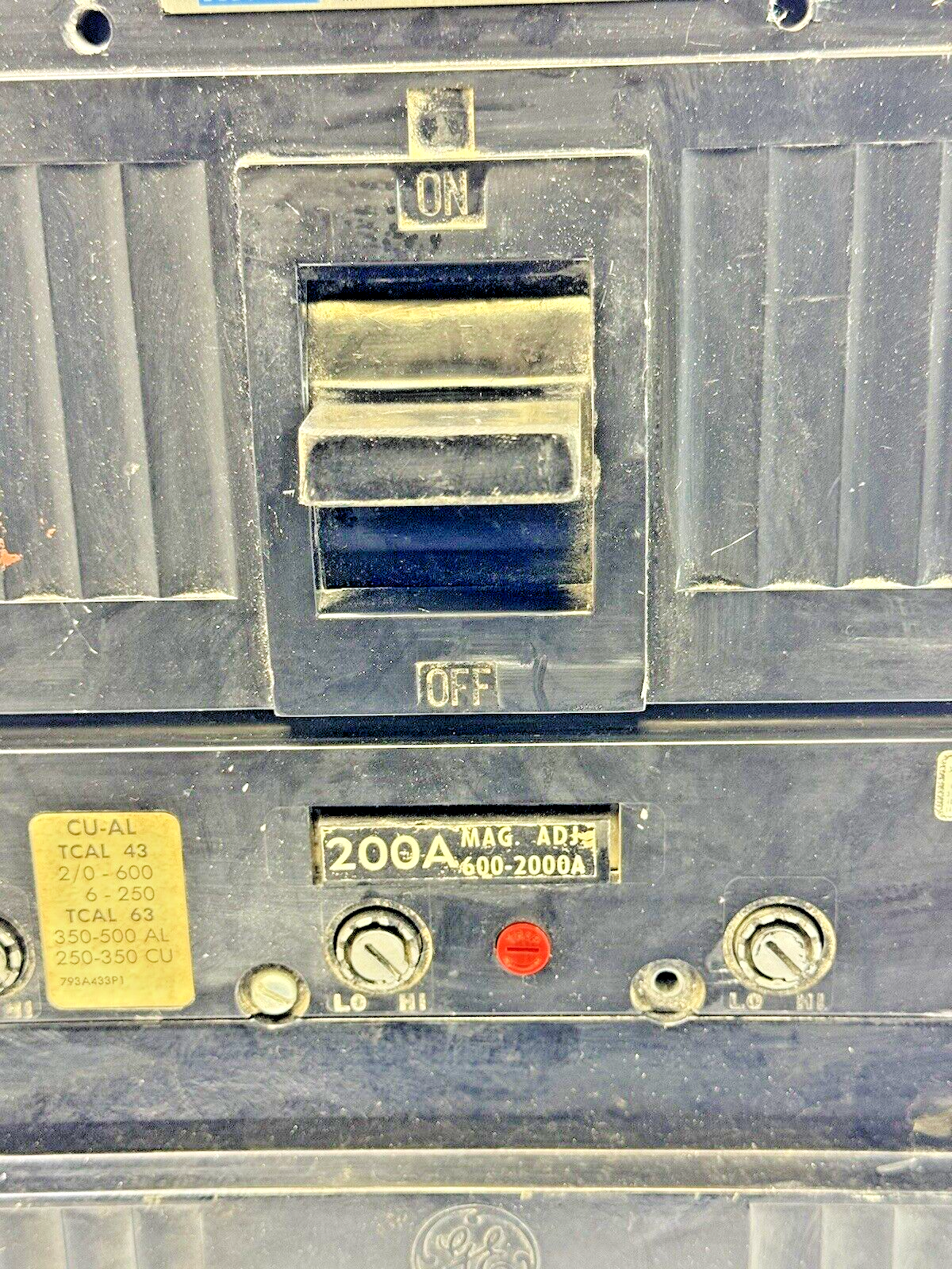 GE - TB43200 - TRI-BREAK FUSED CIRCUIT BREAKER - TB43F - 200 A, 3 POLE, 600 VAC