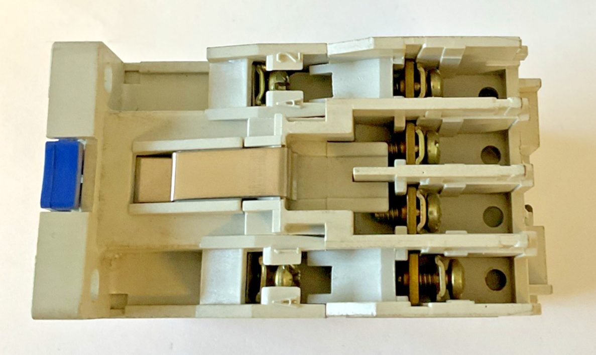 CUTLER HAMMER CE15ANS3AB CONTACTOR SIZE A 110/120V 50/60HZ SER.B1 7A