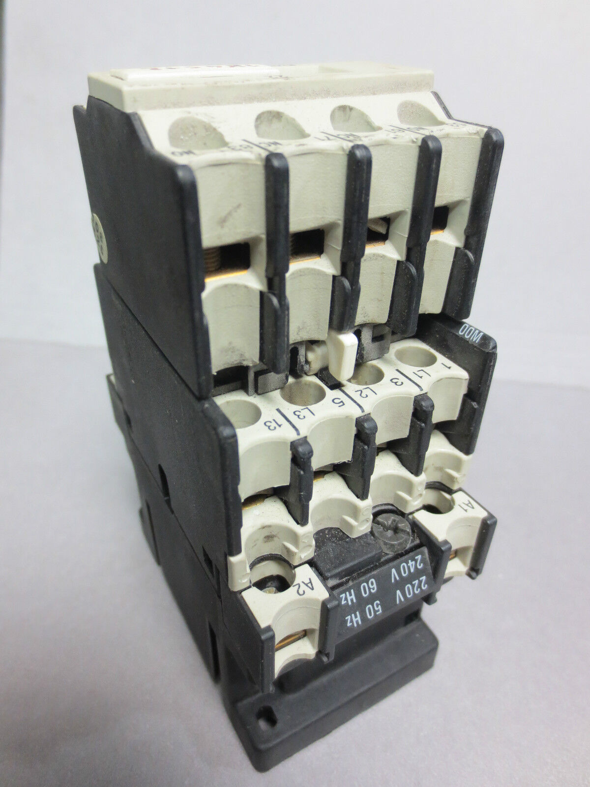 KLOCKNER-MOELLER DIL 00 M-10 & 22 DIL RELAY / CONTACTOR ASSEMBLY