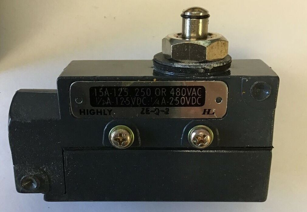 H.L. ELECTRIC ZE-Q-2 PRECISION ENCLOSED SWITCH 480VAC 250VDC 15A