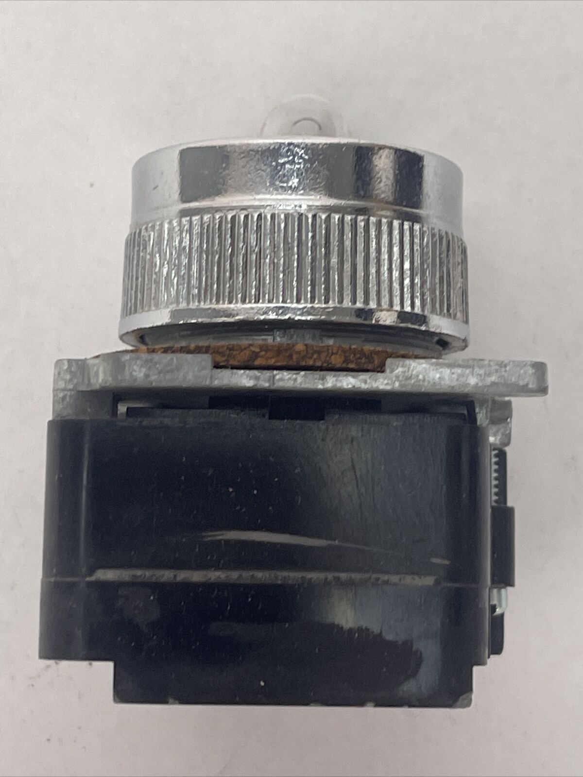 CUTLER HAMMER 10250T183 STD. IND. LIGHT TRANS. 1 HOLE MTG. 380V 50-60HZ