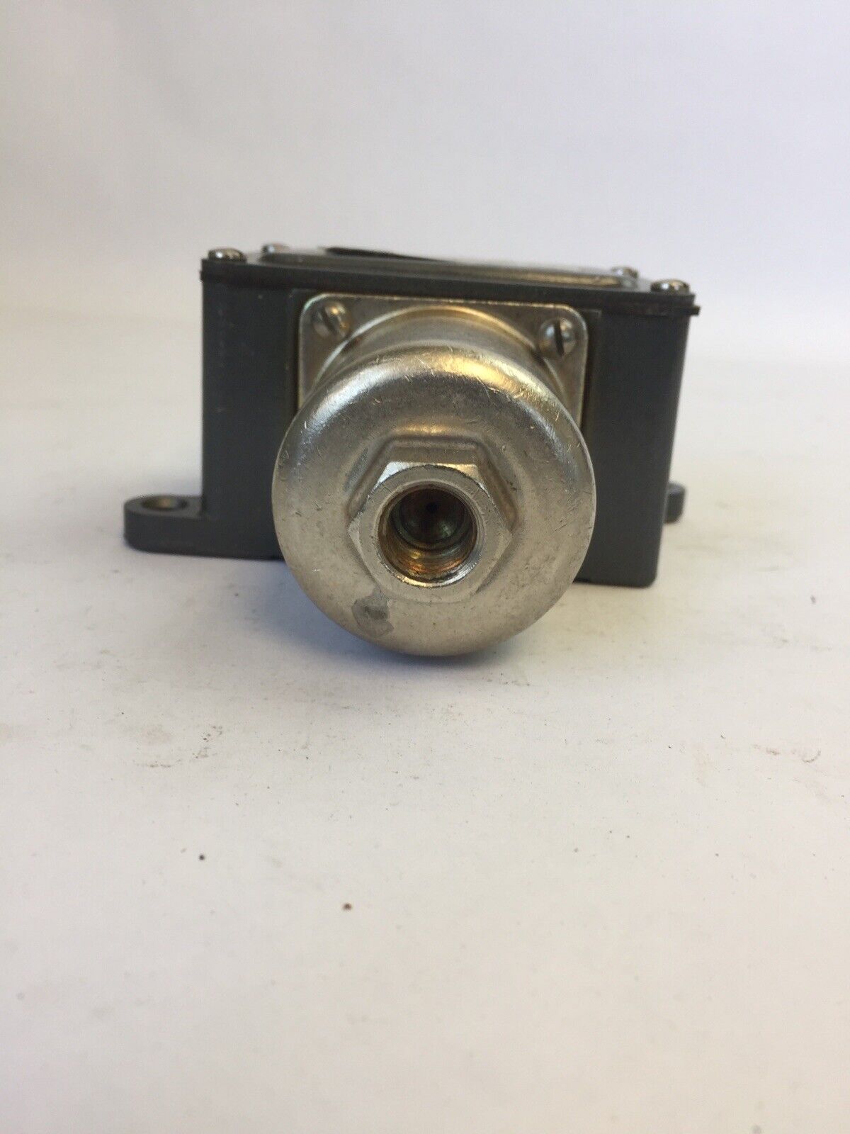 UNITED ELECTRIC J6 9508 142 PRESSURE SWITCH 15A 125/250VAC 1/8HP 125VAC 1/4HP