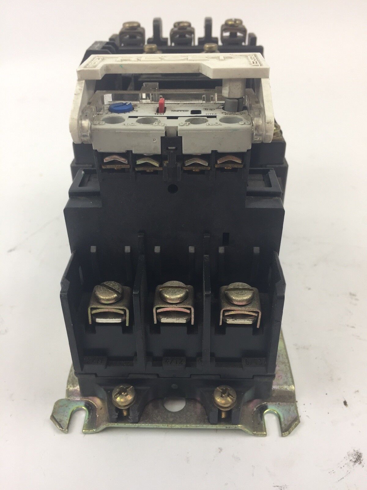 ALLEN BRADLEY 509-A0D-A2E SIZE 0 STARTER 600VAC 18AMP SER B 592-A2EA 1.6-5.0A