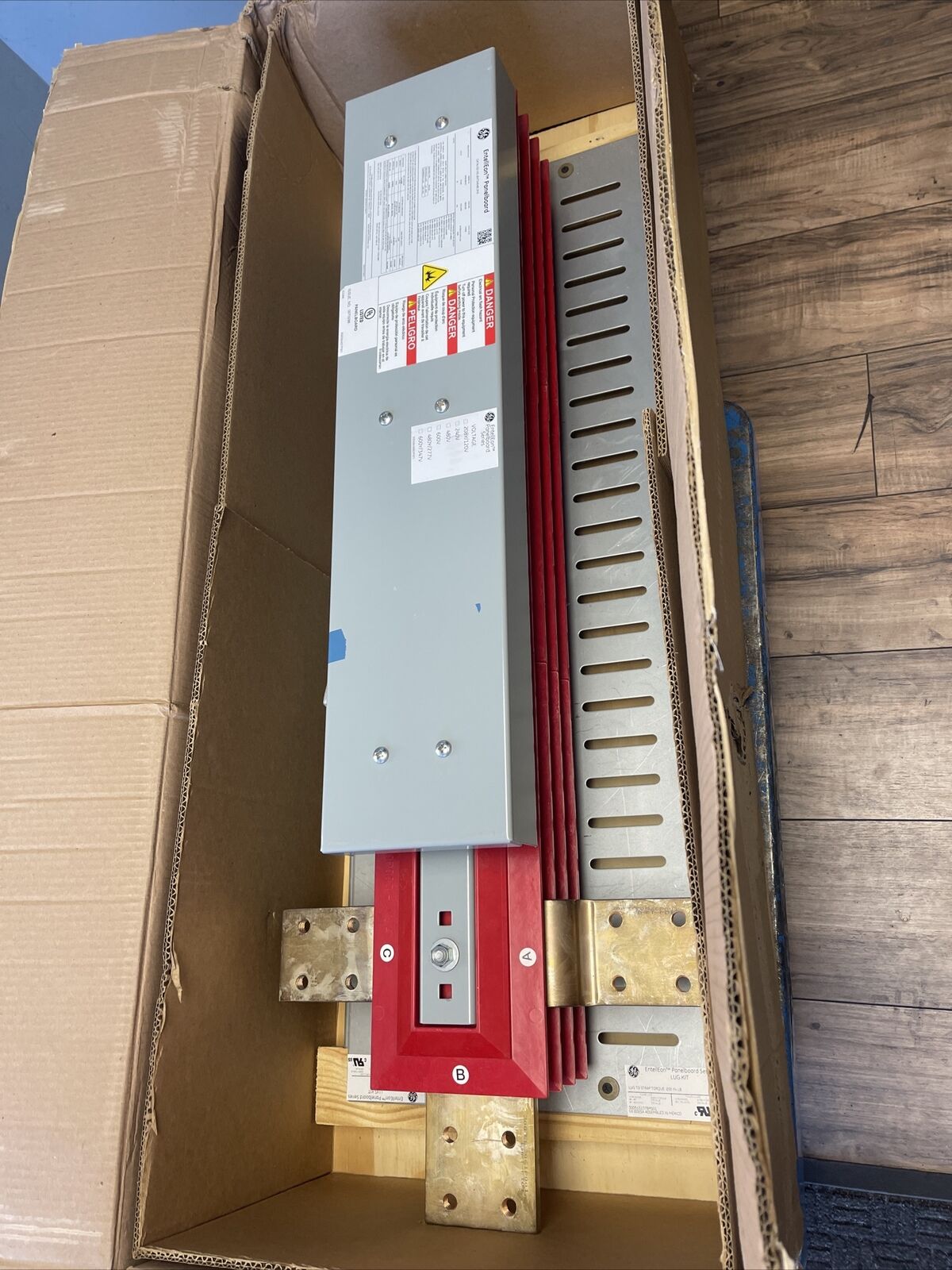 GE ENT2404BL3H2 ENTELLEON PANELBOARD 400A