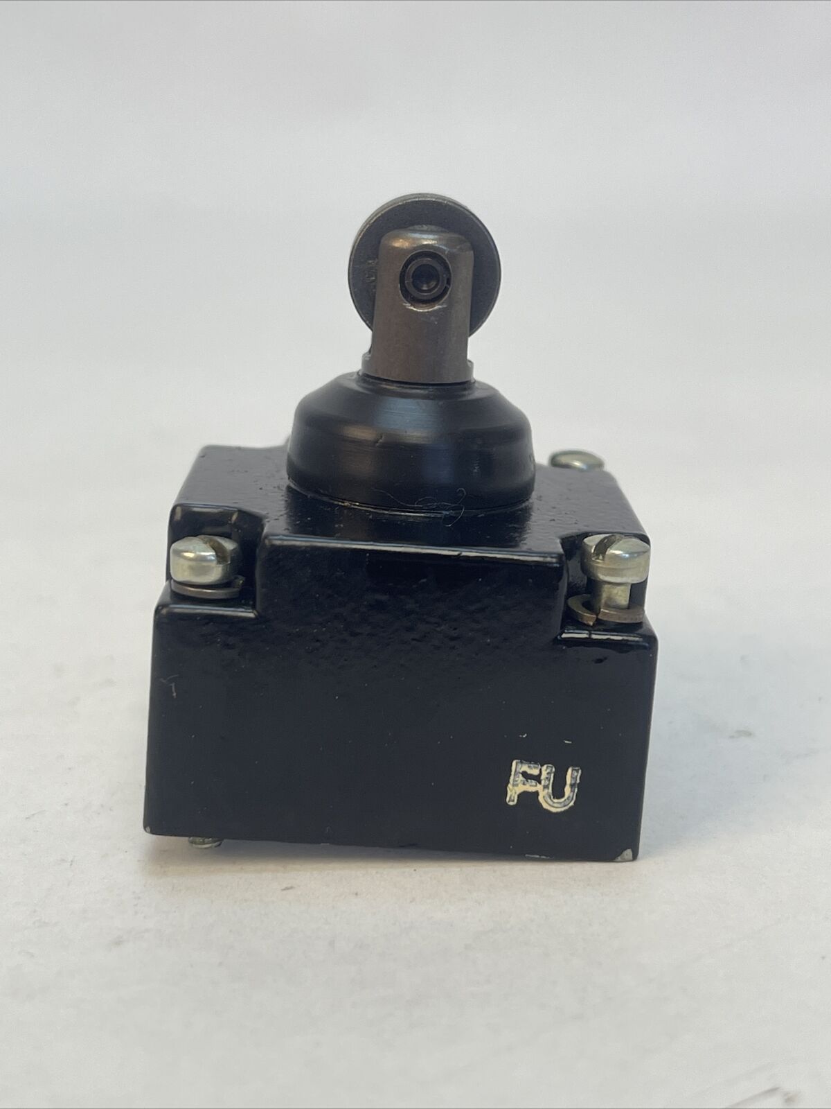 GE CR215GH87 TOP ROLLER PLUNGER HEAD ONLY WITH VITON SEALS FOR PLUG IN LIMIT SWI