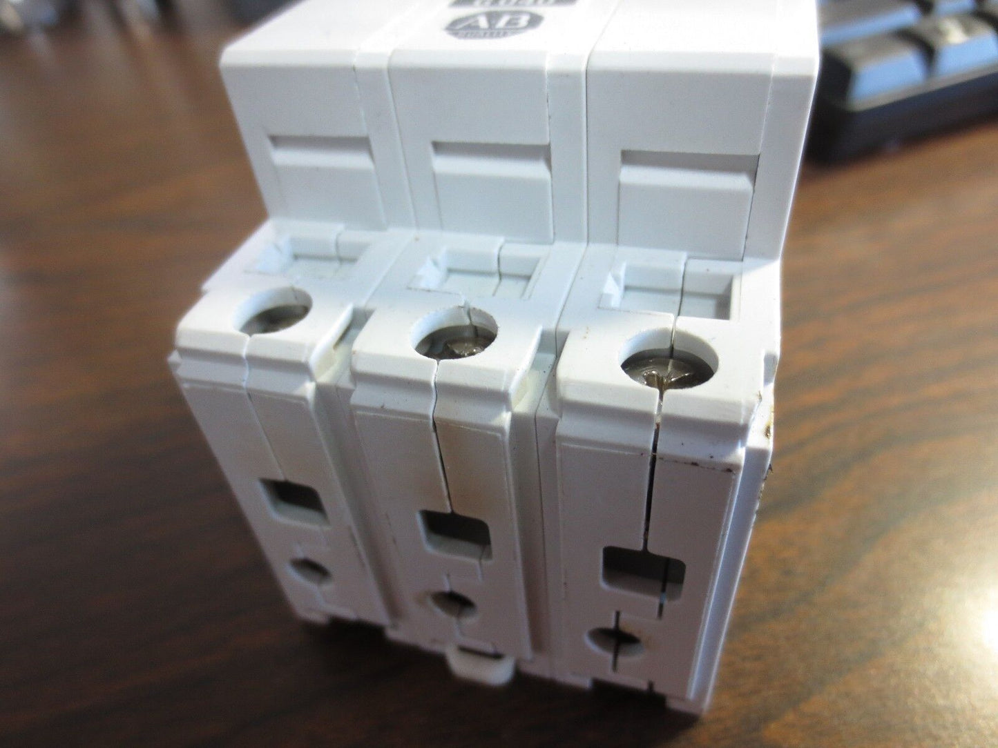 ALLEN-BRADLEY 1492-CB3, Ser. B CIRCUIT BREAKER 4A, 3-POLE - G040