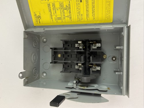 CUTLER HAMMER DG221URB SAFETY SWITCH SER.B TYPE3R 240VAC 2POLE10