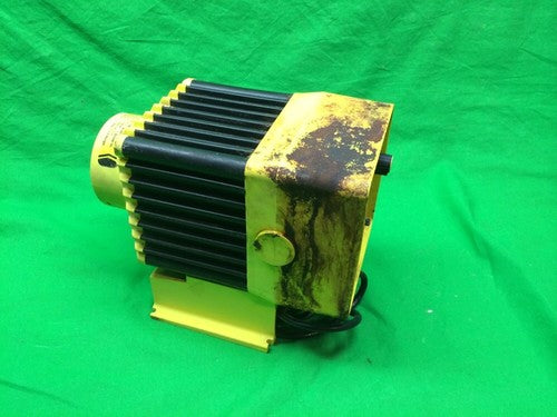 LMI MILTON ROY B111-92S ELECTROMAGNETIC 38.5GPD,150PSI, 115V, DOSING PUMP, USED3