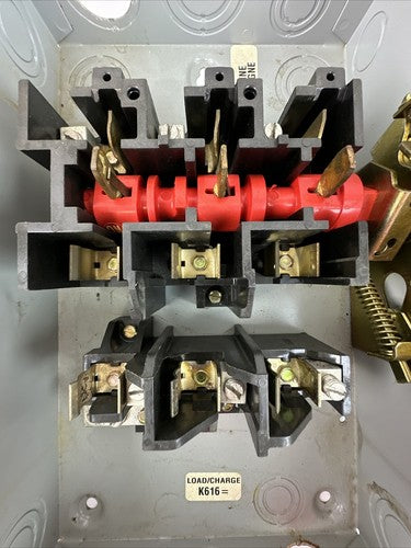 GE TG4322 FUSIBLE SAFETY SWITCH MOD 8 60A 240VAC 3PH 15HP 250VDC 10HP 3P TYPE 18