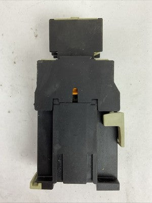 TELEMECANIQUE CA3DN40 600VAC 10A CONTACTOR 24VDC COIL LA4DE1E 24-48VDC LA1DN025