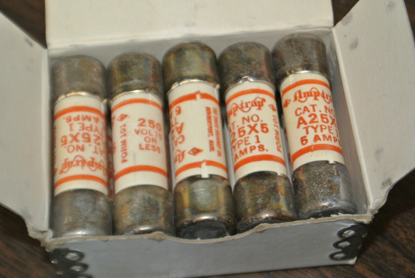 BOX of 10 / GOULD-SHAWMUT A25X5 AMP-TRAP® FUSE / 5A / 250V / NEW SURPLUS4
