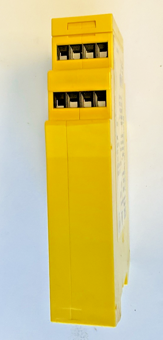 SICK UE10-30S2D0 SAFETY EXTENSION RELAY 24VDC 1.2W5