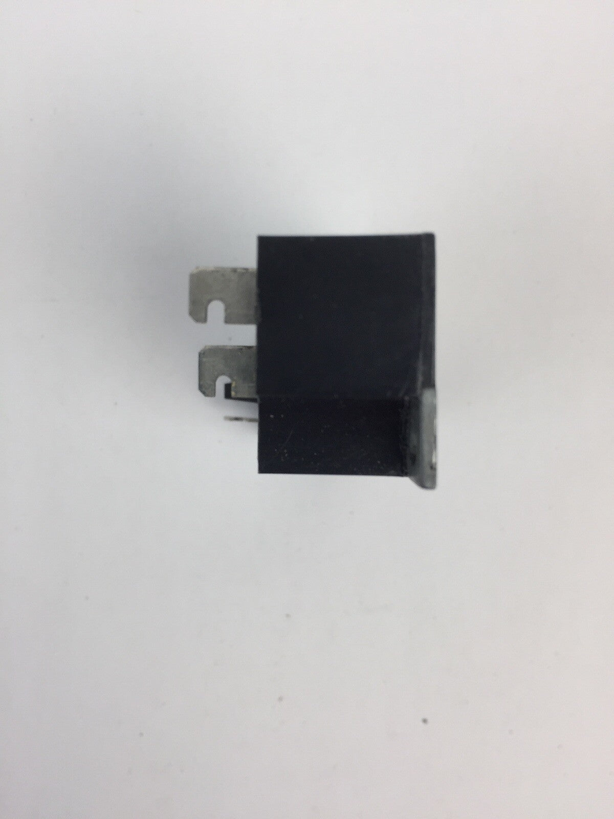 CRYDOM S218 SOLID STATE RELAY INPUT 3.5-8VDC OUTPUT 120VAC 8A5