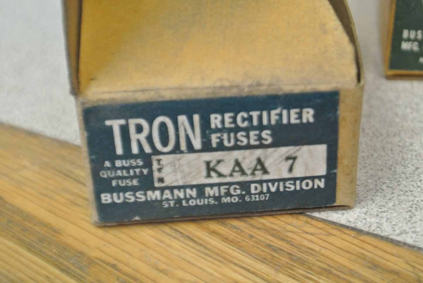 BOX of 10 / BUSSMANN / TRON / LIMITRON KAA7 RECTIFIER FUSE / 7A / NEW SURPLUS3