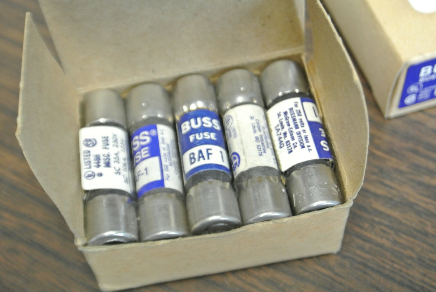 LOT of 10 / BUSS BAF-1 FUSE / 1A / 250V / NEW SURPLUS4