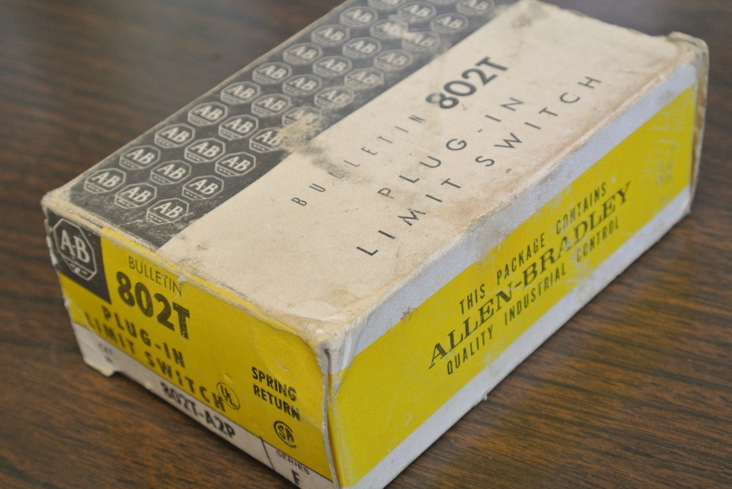 ALLEN-BRADLEY 802T-A2P Ser. F / OILTIGHT PLUG-IN LIMIT SWITCH / NEW SURPLUS9
