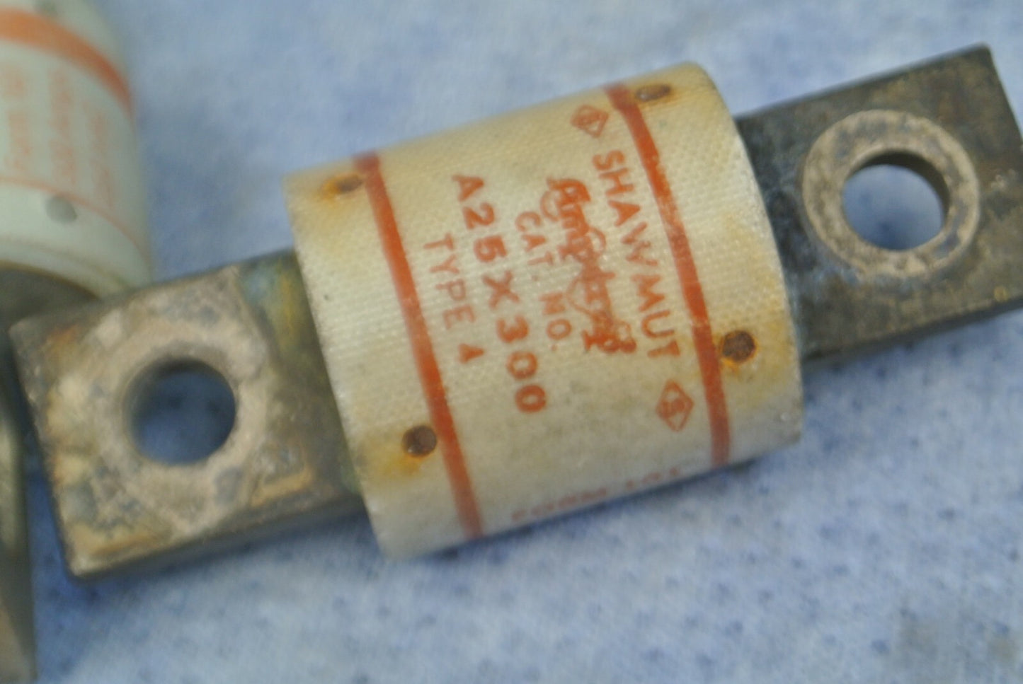 FERRAZ-SHAWMUT A25X300 AMP-TRAP® SEMICONDUCTOR FUSE / 300A / 250V3