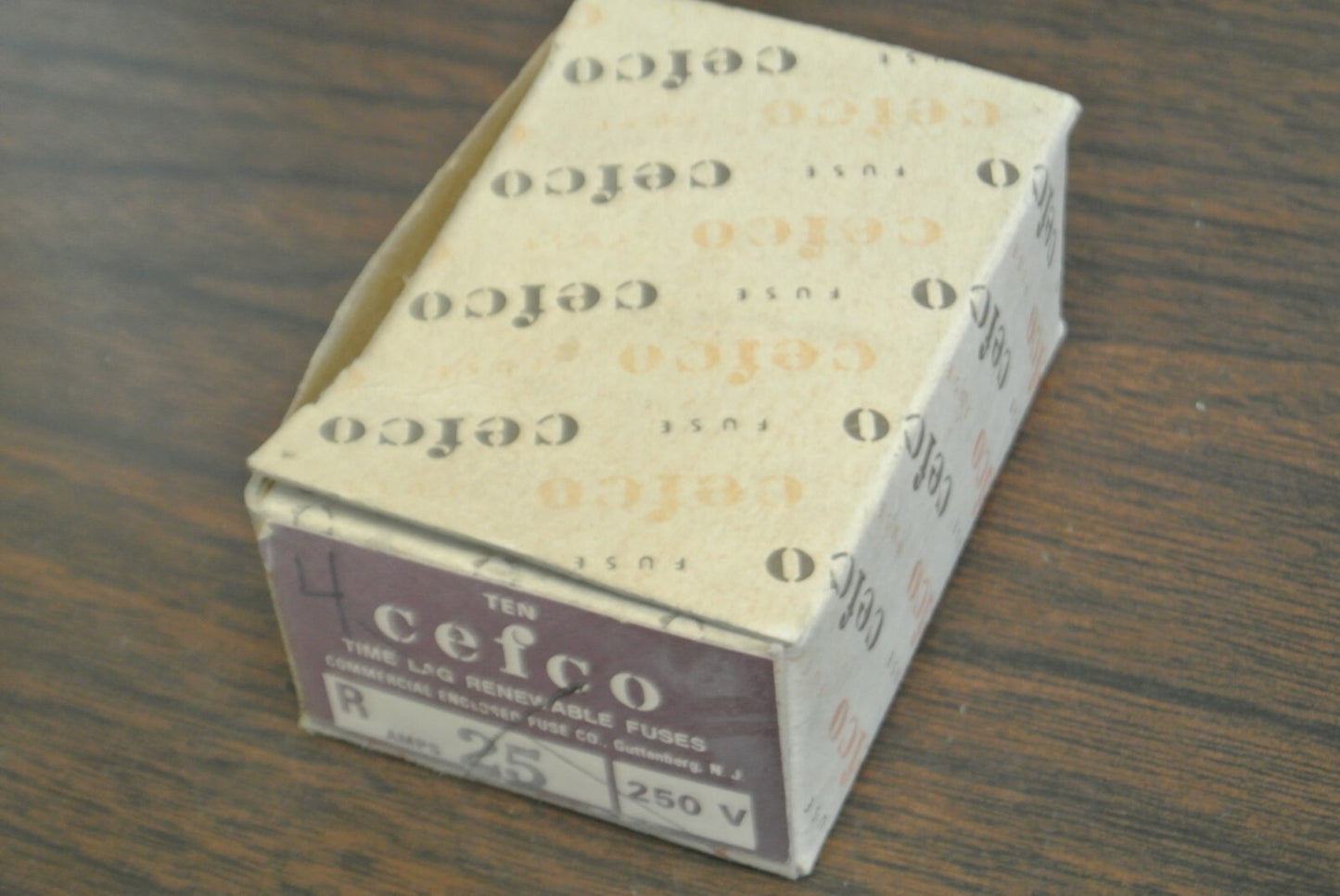 LOT of 4 / CEFCO R25 RENEWABLE FUSES / 25A / 250V / NEW SURPLUS3