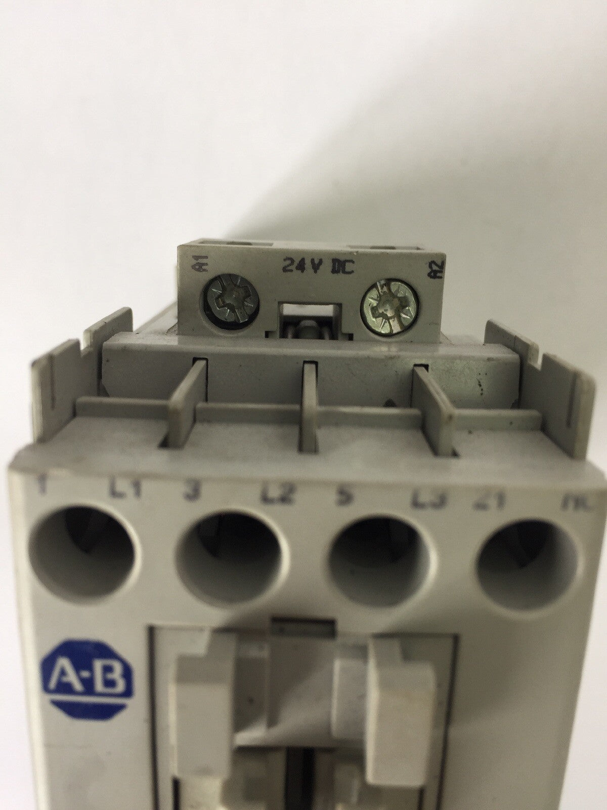 ALLEN BRADLEY 100-C23Z*01 CONTACTOR 600VAC 15HP 30A COIL 24VDC7