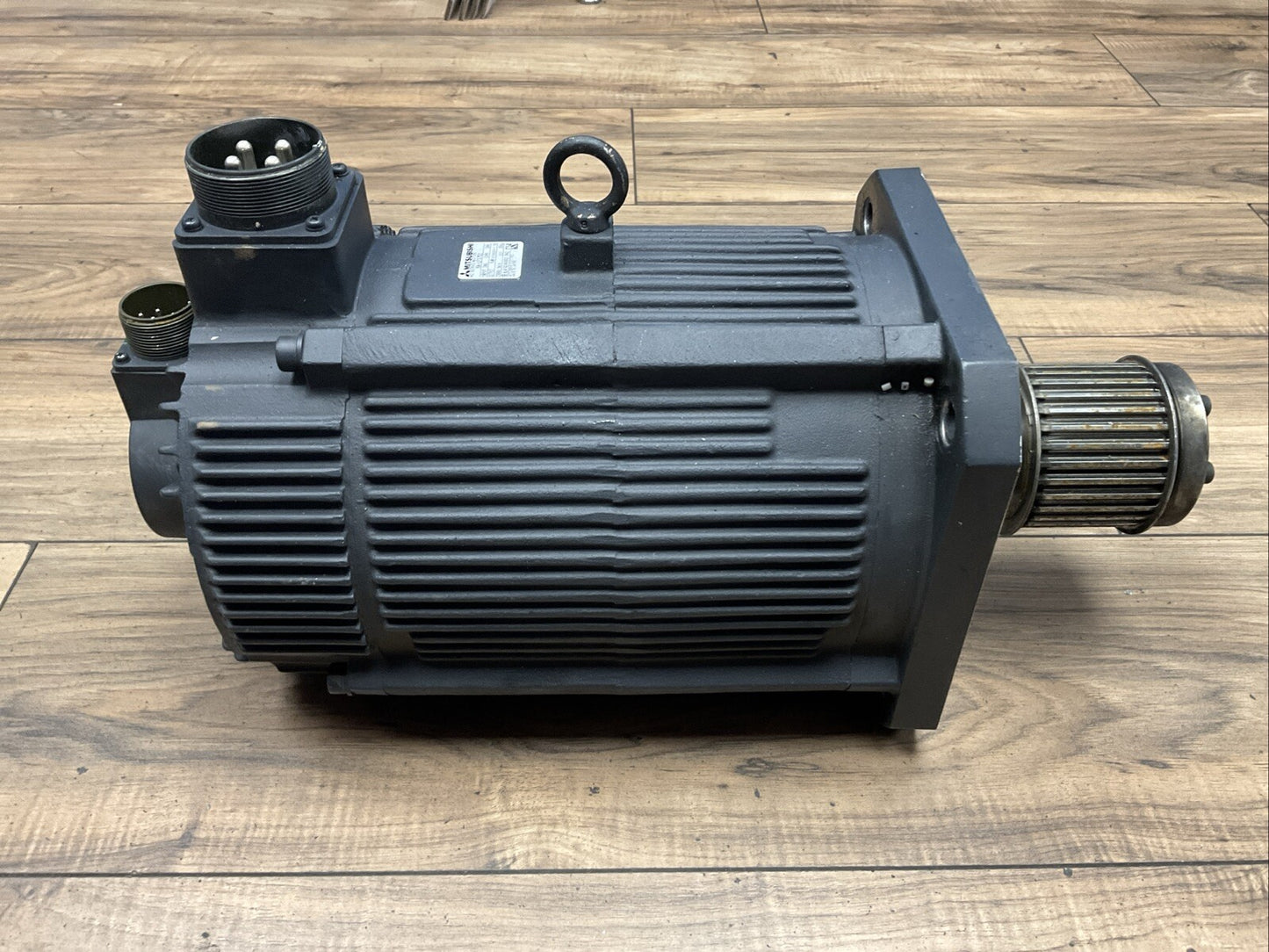 MITSUBISHI HA-LFS702 AC SERVO MOTOR 2000RPM OUTPUT 7kW INPUT 134VAC 34A5