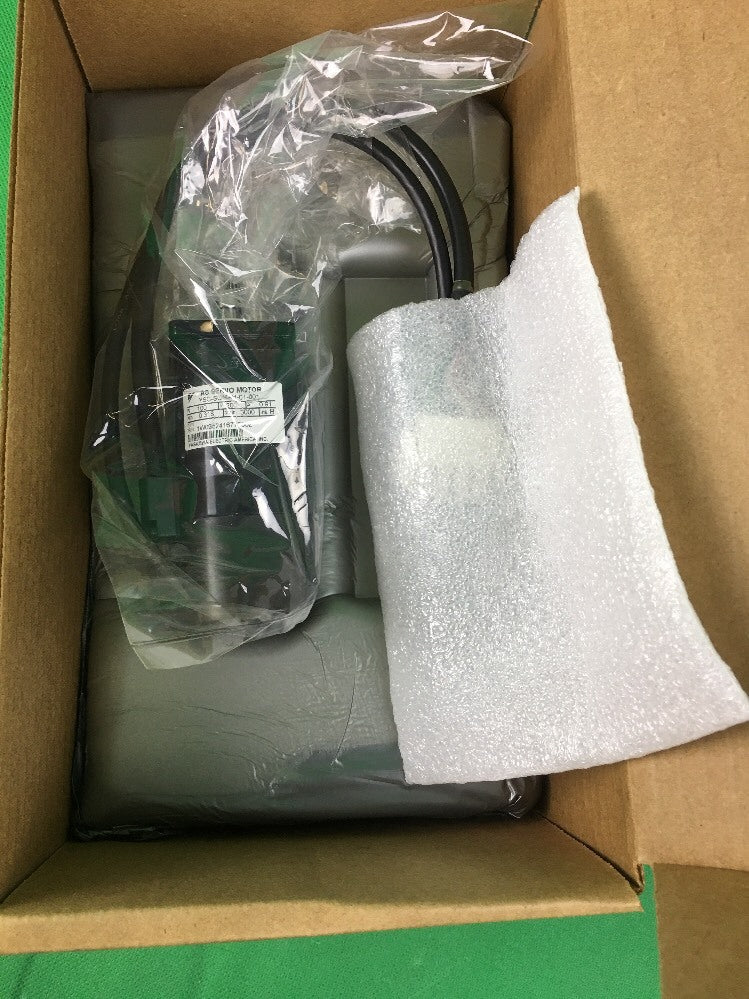 YASKAWA AC SERVO MOTOR YSC-SGMAH-01-001 100W 200V 0.91A3