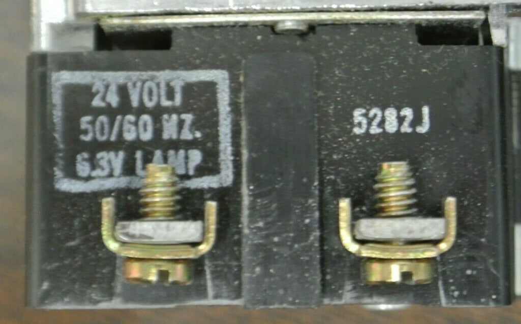 CUTLER-HAMMER ILLUMINATED PUSHBUTTON / 24V, 6.3V LAMP / NEW SURPLUS / NO LENS7