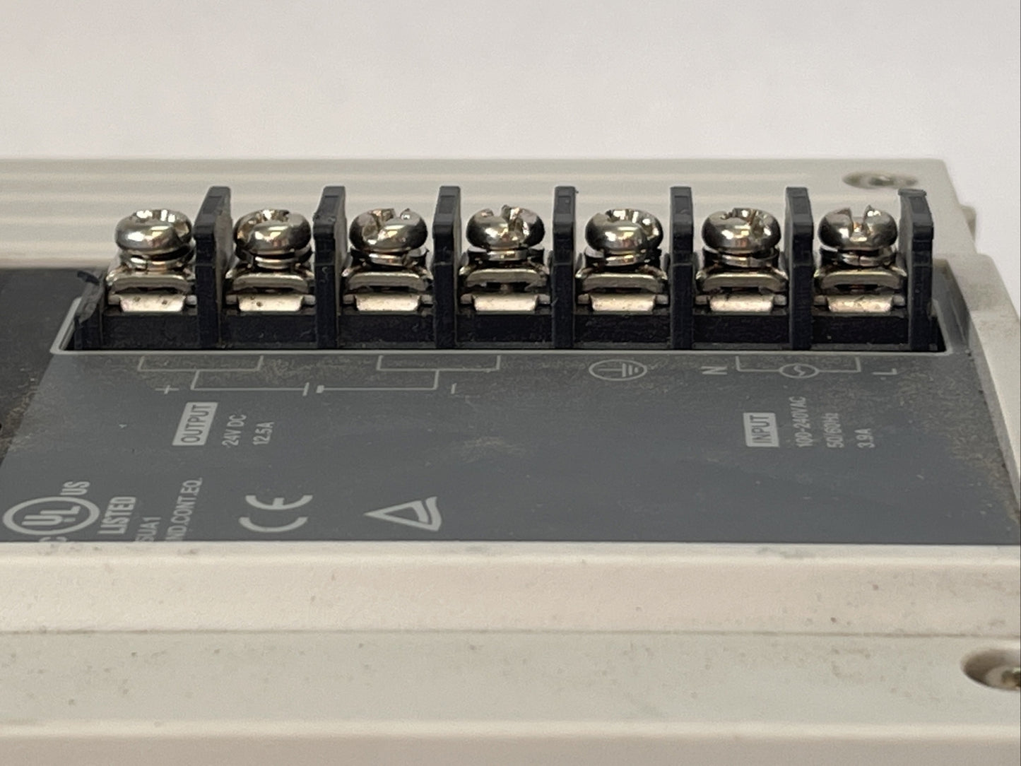 KEYENCE MS2-H300 SWITCHING POWER SUPPLY OUTPUT 24VDC 12.5A INPUT 100-240VAC 3.9A8