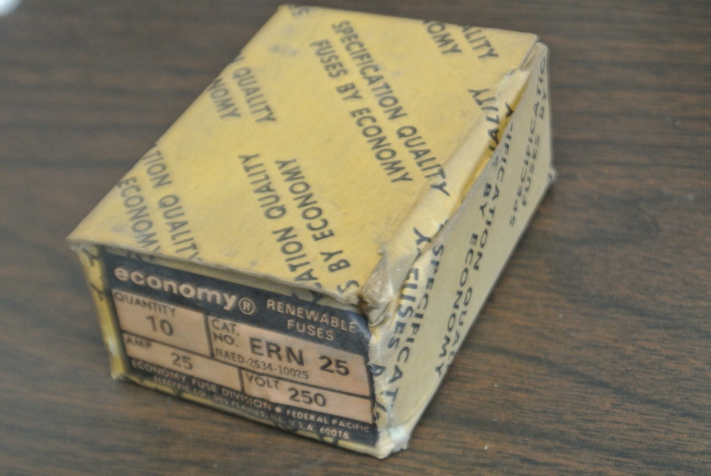 LOT of 9 / ECONOMY ERN25 RENEWABLE FUSE / 25A / 250V / NEW SURPLUS / ERN 254