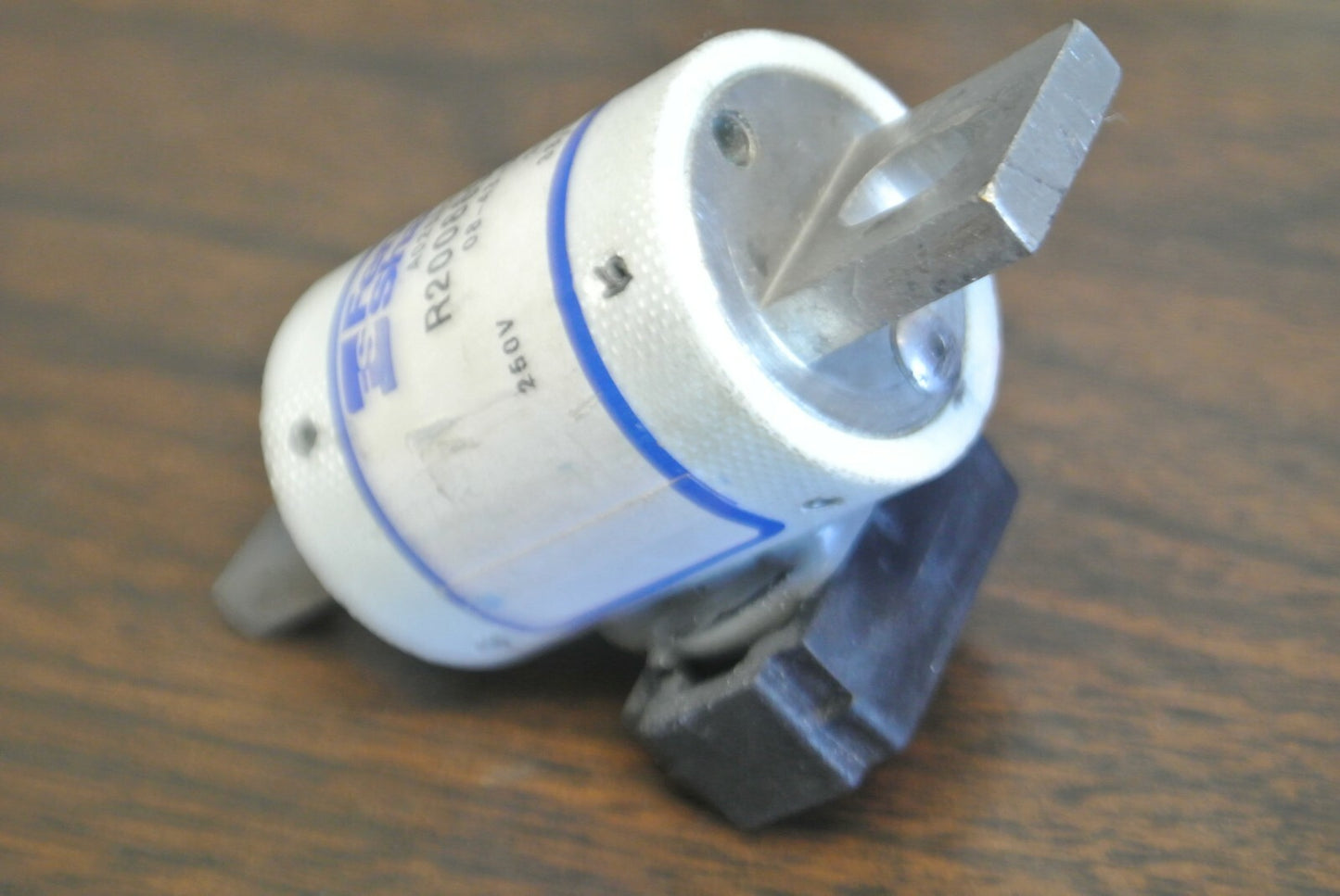 FERRAZ-SHAWMUT A025R200IL PROTISTOR FUSE / 250V / 200A / R200885CF00 NEW SURPLUS4