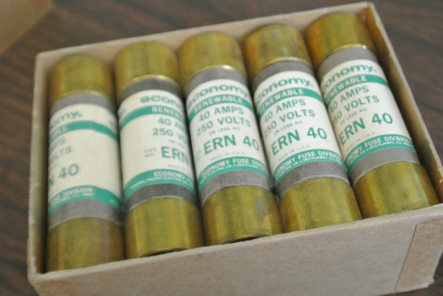 BOX of 10 / ECONOMY / FPE / ERN40 RENEWABLE FUSE / 40A / 250V / NEW SURPLUS4