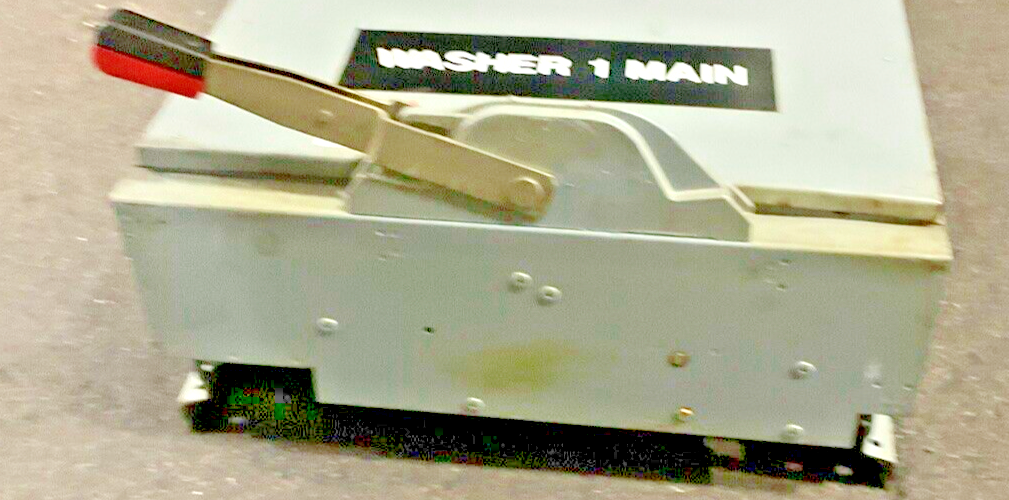 SQUARE D QMB368W FUSIBLE PANELBOARD 1200A 3POLE 600VAC SER.E1 A4BQ1200A FUSES(3)7